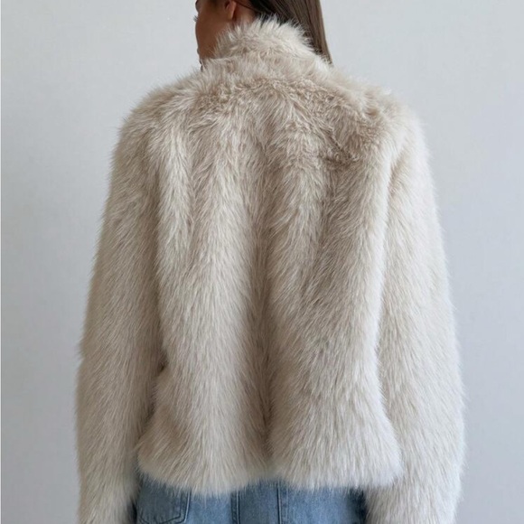 NWOT Faux Fur Buckle Jacket - Cream - Picture 2 of 4